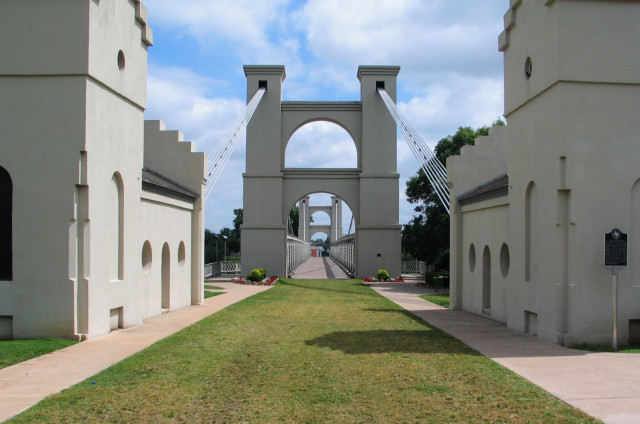 Waco pedestrian bridge, ground level.